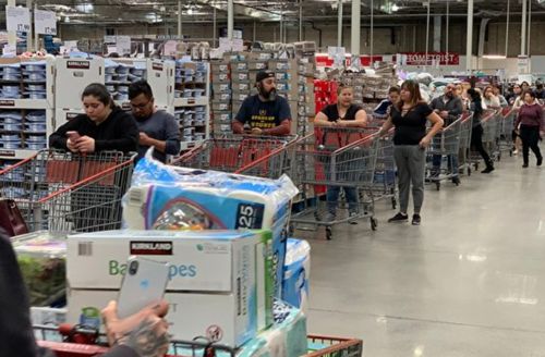 美國肯德基已經(jīng)無雞可炸了,冬天還會(huì)遠(yuǎn)嗎